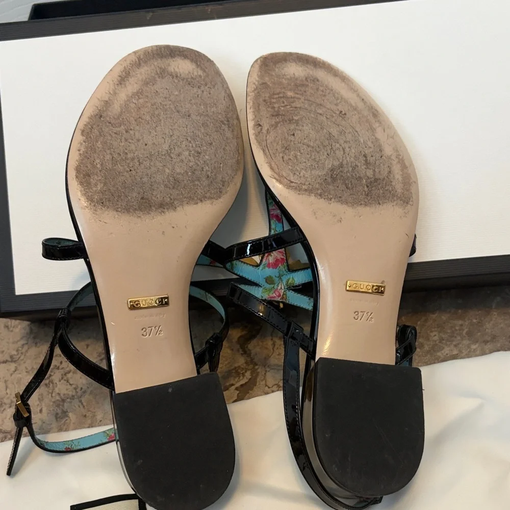 Gucci Black Patent Leather Sandals with Blue Floral Insole and Bee Detail - Picture 5 of 8